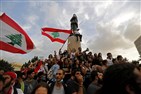 لبنان : انتفاضة فاجأت الجميع ضد بناء ينخره الفساد