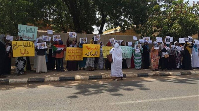 [ protest in Sudan: Courtesy of Girifna media]