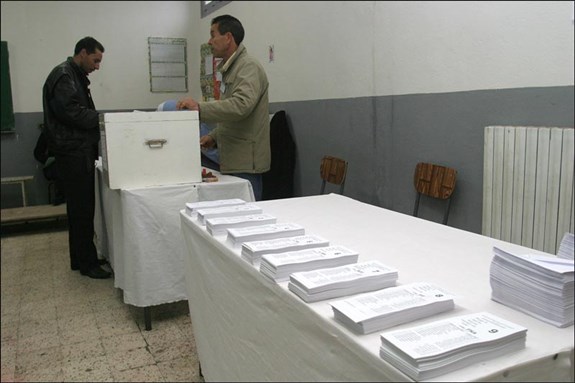 [Voting location in Algeria. Image by Lyes Aflou/Magharebia.]
