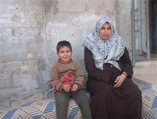 [Sabri with his mother Nujoud Al Ashqar. Image from pchrgaza.org.]
