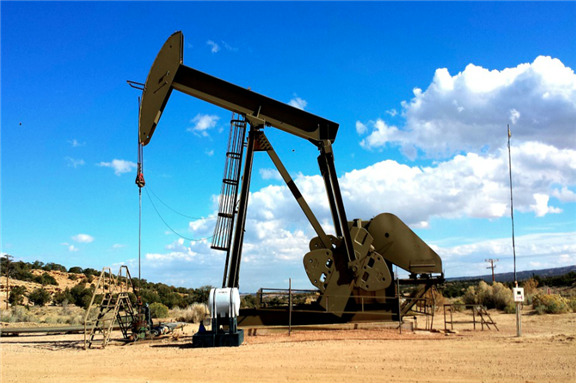 Refinery (Image via Pixabay)