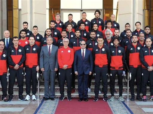 السيسي مع الفريق المصري