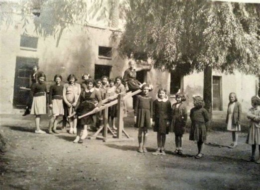 صورة قديمة لثانوية العقيدة