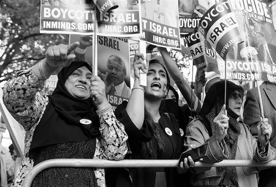 Participants in London's Al-Quds rally call for people to boycott Israel until the Palestinians are given their freedom and a just settlement. Image by Alisdare Hickson, via Flickr
