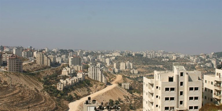The Palestinian city of Ramallah in the West Bank. Photo: Ralf Lotys via Wikimedia Commons.