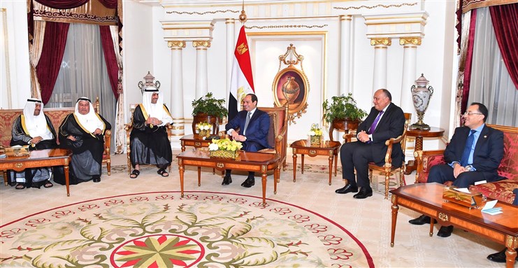 [President Abdel Fattah al-Sisi meeting with Kuwaiti Emir Sabah al-Ahmed al-Sabah on Sunday, 7 May, 2017. Photo from the Official Facebook page of the Egyptian Presidency.] 