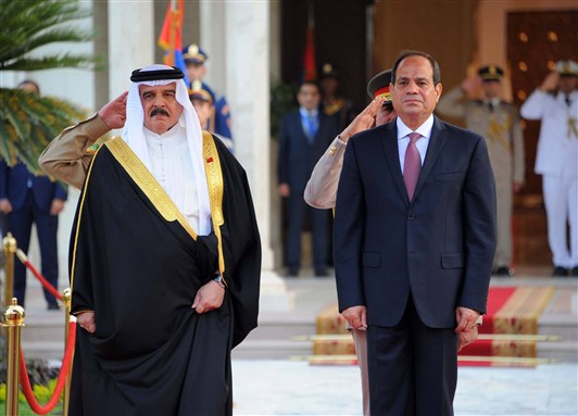 [President Abdel Fattah al-Sisi meeting with the King of Bahrain following the decision to cut ties with Qatar. Photo from the official Facebook page of the Egyptian Presidency.]