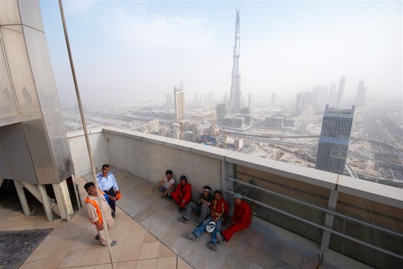 Construction workers in Dubai. Image from tyglobalist.org