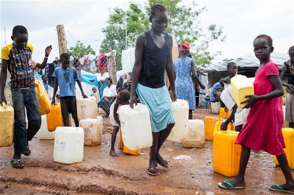 South Sudanese children get the daily ration of water (10 April 2014), via Shutterstock