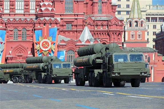 The S-400 Triumf (SA-21 Growler) Russian anti-aircraft missile system. This is the missile system that was delivered to Turkey. Image via Shutterstock.