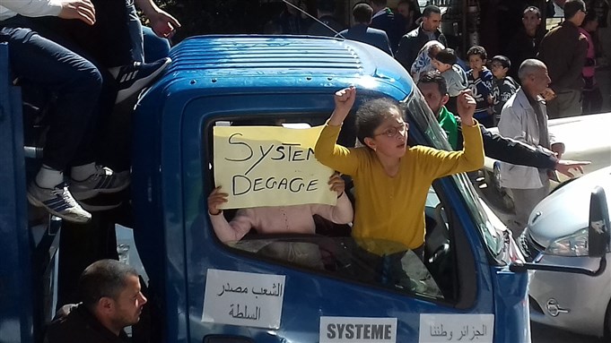 Can the Algerian Revolutionary Speak? The Challenges of Analyzing a Political Crisis in Real-Time
