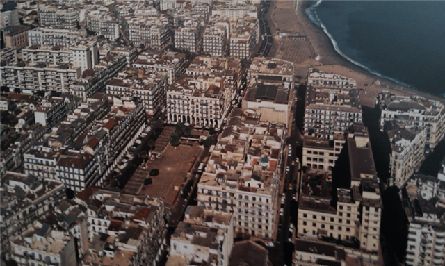 Bab el Oued Neighborhood in Algiers. Image by Saber68 via Wikimedia.