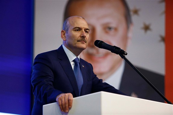 Minister of the Interior Süleyman Soylu. On the background: an image of Turkey’s president Erdoğan. Source: suleymansoylu.com.