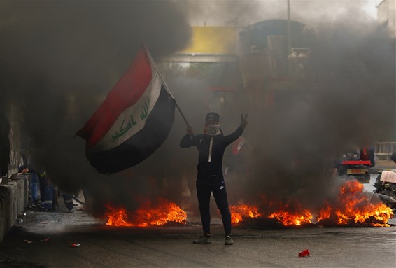 Iraqi protesters in Najaf block the road by burning tires to protest the Iraqi government (22 January 2020). Image by Hayder Mohsin.
