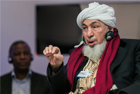 Shaykh Bin Bayyah at the World Economic Forum in 2015, image via Flickr.