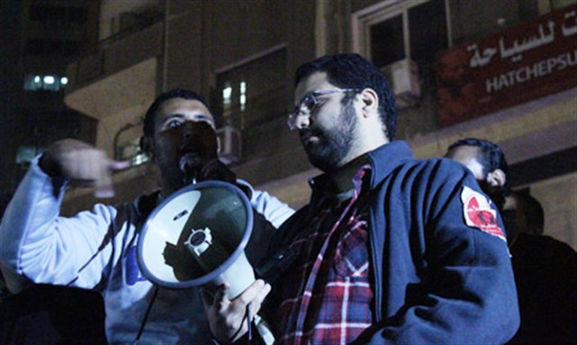 [Alaa Abdel Fatah brings Twitter down the streets for a tweet panel. Image from Ahram Online]