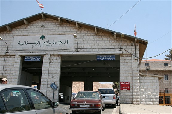 [Lebanon-Syria border crossing. Image by Giorgio Montersino]