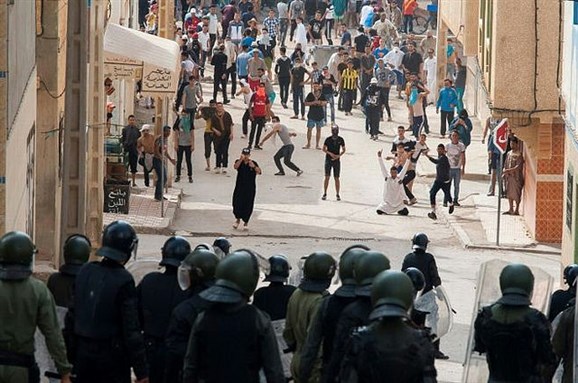 [Protesters clash with riot police in northern Morocco, 2 June 2017. Image by arif_shamim, via Flickr]