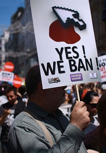 [Turkish citizens protest against the state`s Internet censorship in 2011. Photo by Erdem Civelek, Wikimedia Commons]