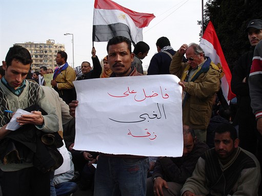[Protesters outside the presidential palace. Image originally posted to Flickr by Zeinab Mohamed.]