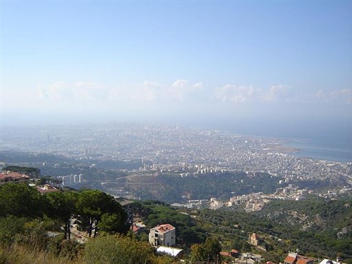 [A view of Beirut by Benutzer:Robysan via Wikimedia Commons]