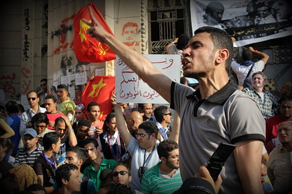 [A protest to free all detainees following the May 4th clashes at the Ministry of Defense. This image was originally posted to Flickr by Gigi Ibrahim.]