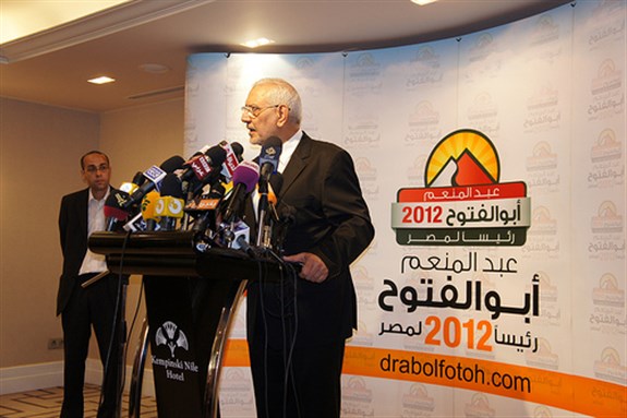 [Former presidential candidate Abdel Moneim Abu El Fotouh in a press conference after his loss in the presidential elections. Image originally posted to Flickr by Zeinab Mohamed.]