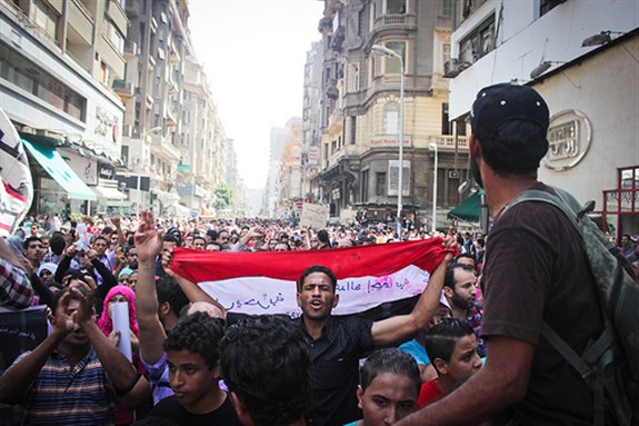 [Protesters in Tahrir march to the high court. Image originally posted to Flickr by Al Hussainy Mohamed.]