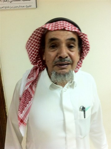 [Abdullah al-Hamid emerges from courtroom after judge spoke with the accused in private. Image from flickr/ana3rabeya]