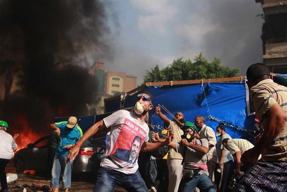 [14 August 2013, ousted President Mohamed Morsi supporter during the Rab`a dispersal. Photo by Mosab al-Shamy via Diariocritico de Venezuela/Flickr]