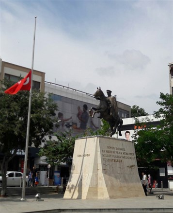 [Turkish flag flies at half mast in the wake of the attack on Istanbul`s Atatürk Airport. Photo By Pivox, CC BY-SA 4.0, via Wikimedia Commons.]