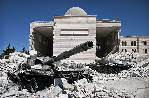 [Two destroyed Syrian Army tanks in Azaz, August 2012. Image by Christiaan Triebert.]