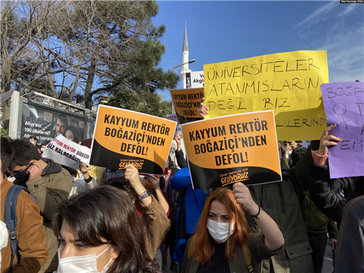 2021 Boğaziçi Üniversitesi protests. Photo by Hilmi Hacaloğlu - VOA via Wikimedia Commons.
