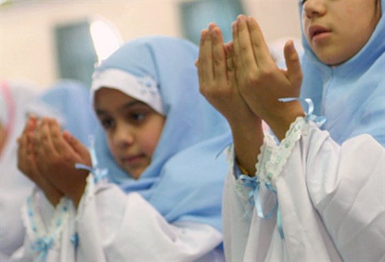 Children`s prayer by Rana Ossama on Creative Commons
