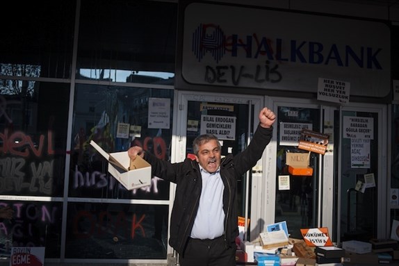 [A protester in the Kadiköy neighborhood of Istanbul. Thousands gathered to protest the Turkish Government`s urban policies and recent corruption claims.]