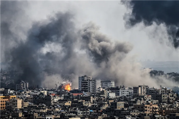 Smoke rises after an Israeli air strike that has been going on for five days in Gaza [Ali Jadallah/Anadolu Agency]