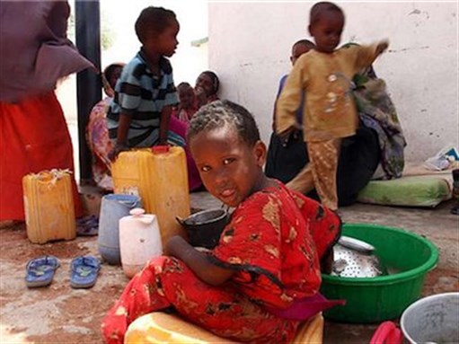 [Young displaced Somali girl living in Halabokhad settlement in Galkayo. Image by UNHRC/ACNUR Americas via Flickr]