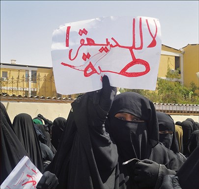 [One group of Mauritanian Salafists protest against democracy. Image from Magharebia] 