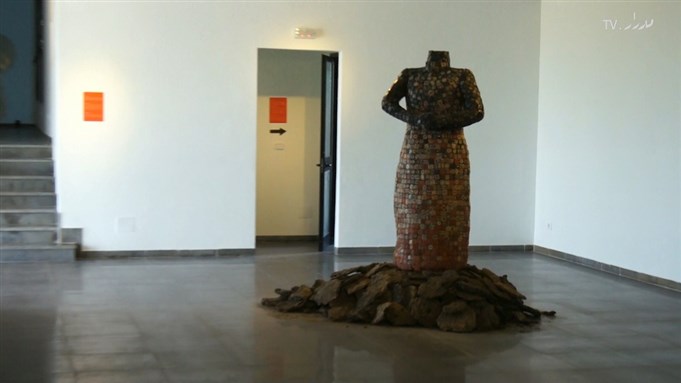 [A group of Tunisian artists and potters collaborated to produce artwork for Laaroussa. Image courtesy of Medrar TV.]
