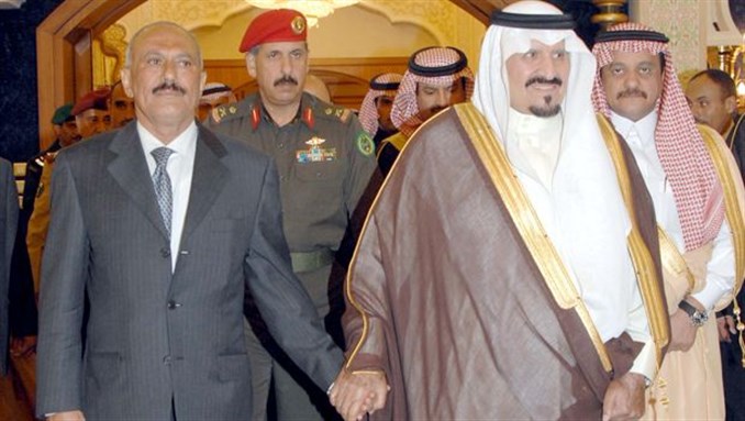 [Ali Abdullah Saleh and Sultan bin Abdulaziz. Image from www.menafn.com]