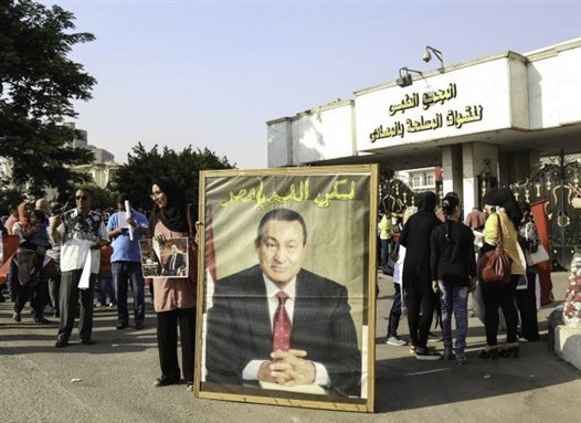 [Mubarak supporters commemorate the forty-third anniversary of the October War in front of Maadi Military Hospital. Photo from Aswat Masriya.]