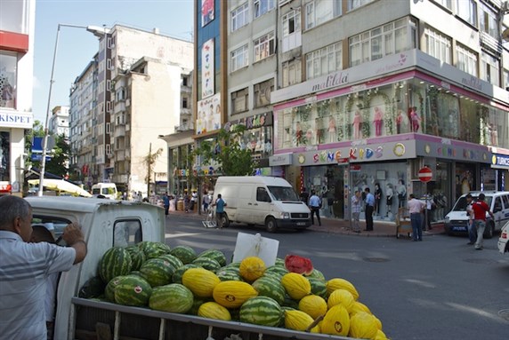 [An afternoon in the Kumkapi neighborhood of Istanbul, traditionally home to Armenians and now populated by many of Turkey’s more recent migrants—Afghans, Iraqis, Iranians, and various nationalities from Africa. Kumkapi—along with bordering neighborhoods Laleli, Aksaray, and Yenikapi—all attract migrants because of the relatively cheap rent and the promise of day jobs in the informal economy. (Image by Kelsey P. Norman)]