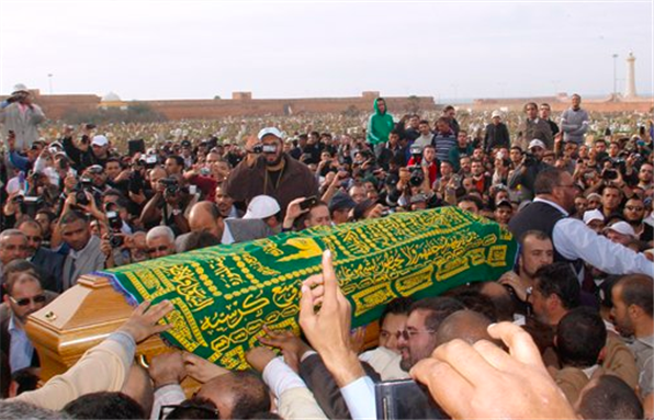 [The coffin of Sheikh Abdessalam Yassine arrives at the cemetery in Rabat, Morocco, Friday, 14 December 2012, as many thousands of people attend the funeral marching silently through the streets of the capital. Sheikh Abdessalam Yassine, the 84-year old charismatic religious leader and founder of Morocco`s largest opposition movement Adl wal Ihsan (Justice and Spirituality), and longtime opponent of two Moroccan kings, died Thursday. Yassine accused the monarchy of being corrupt and dictatorial and questioned its claim to religious legitimacy, and spent a decade under house arrest at the hands of Morocco`s former ruler, King Hassan II. Photo by Abdeljalil Bounhar via AP]