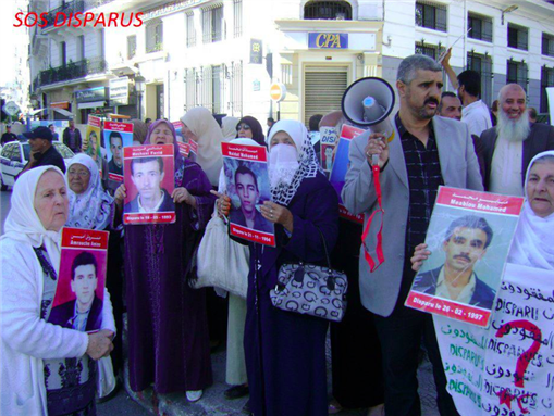 [Members of SOS disparus march in Algiers. Image by Hassan Ferhati.]