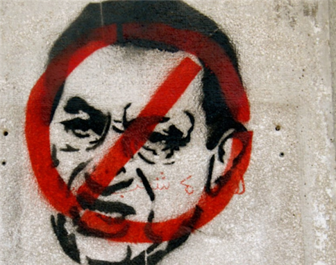 [Crop of image of graffiti in Cairo urging the prosecution of Mubarak. Image by Gigi Ibrahim.]