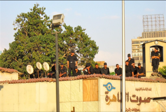 [13 May 2011, central security forces at the \"Voice of Cairo\" media complex, Cairo, Egypt. Image originally posted to Flickr by Gigi Ibrahim] 