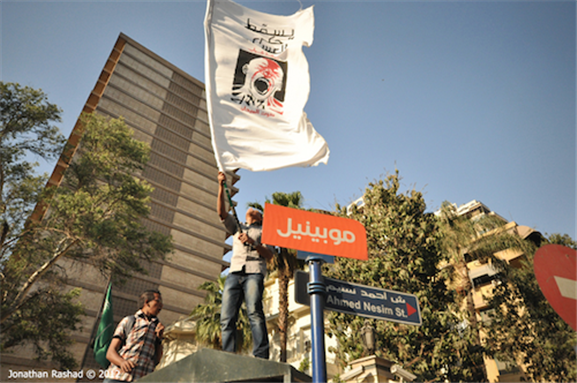 [24 April 2012, hundreds of Egyptians protested in front of Saudi Embassy headquarters in Cairo, in objection to the arrest of Ahmed Gizawy in Saudi because of his views on the king. Gizawy was sentenced to one year in prison and 20 lashes. Image originally posted to Flickr by Jonathan Rashad]