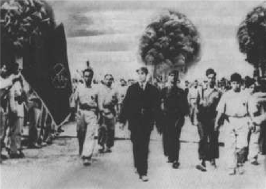 [Un défilé de l`ALN à Nador vers 1955. Image de mondeberbere.com]