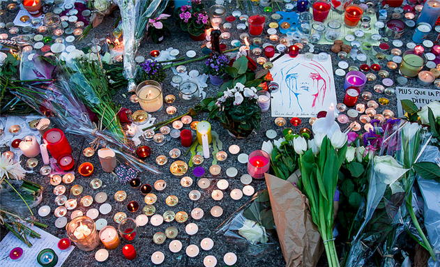 [Image pris devant Le Carillon le 15 novembre. Image par Jean-François Gornet/Flickr]