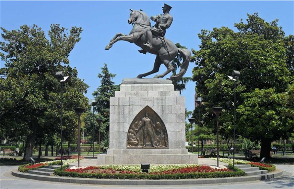 [Statue of Honor, also known as the Ataturk Monument, Samsun, Turkey. Image by Cobija via Wikimedia Commons.]